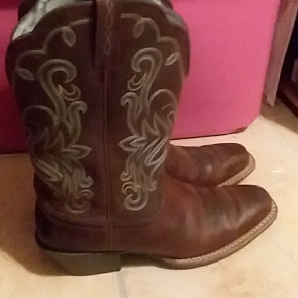 Ariat cowgirl boots - Picture 1 of 2